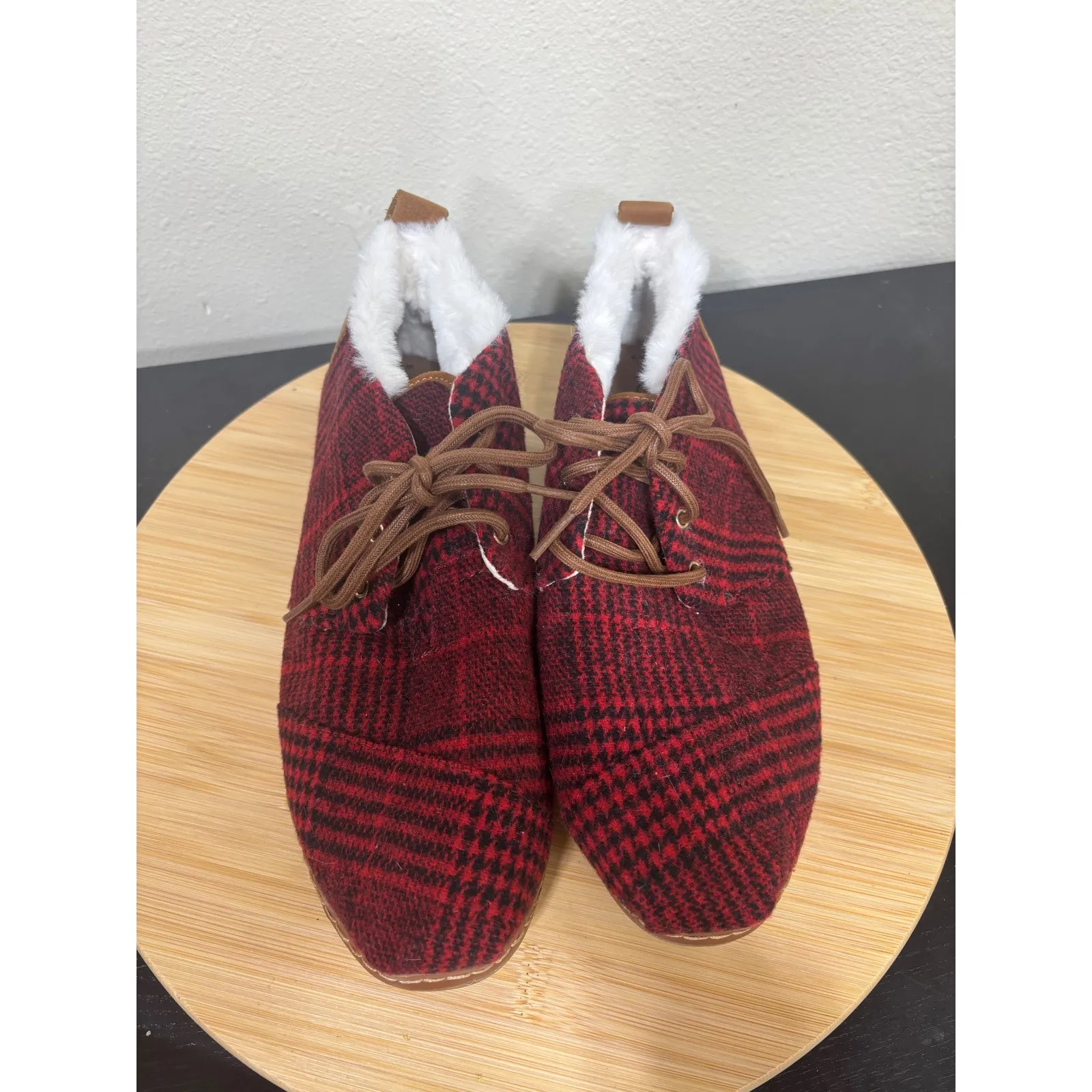 Toms Bota Booties Size 9 Women's Chukka Red Plaid Felt Fur Lined Lace Up Boots - Image 2