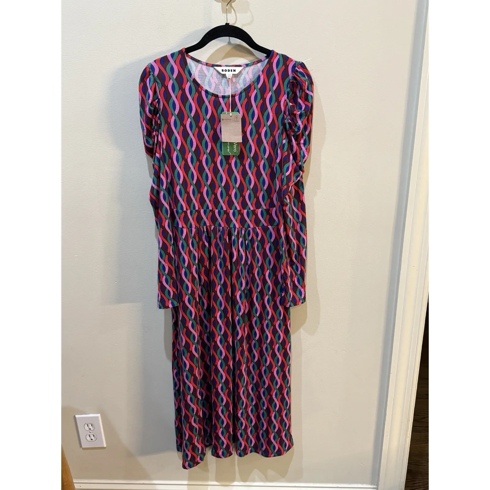 Boden Puff Sleeve Blouson Dress in a pink trellis wave pattern Colorful Size 6 - Image 3