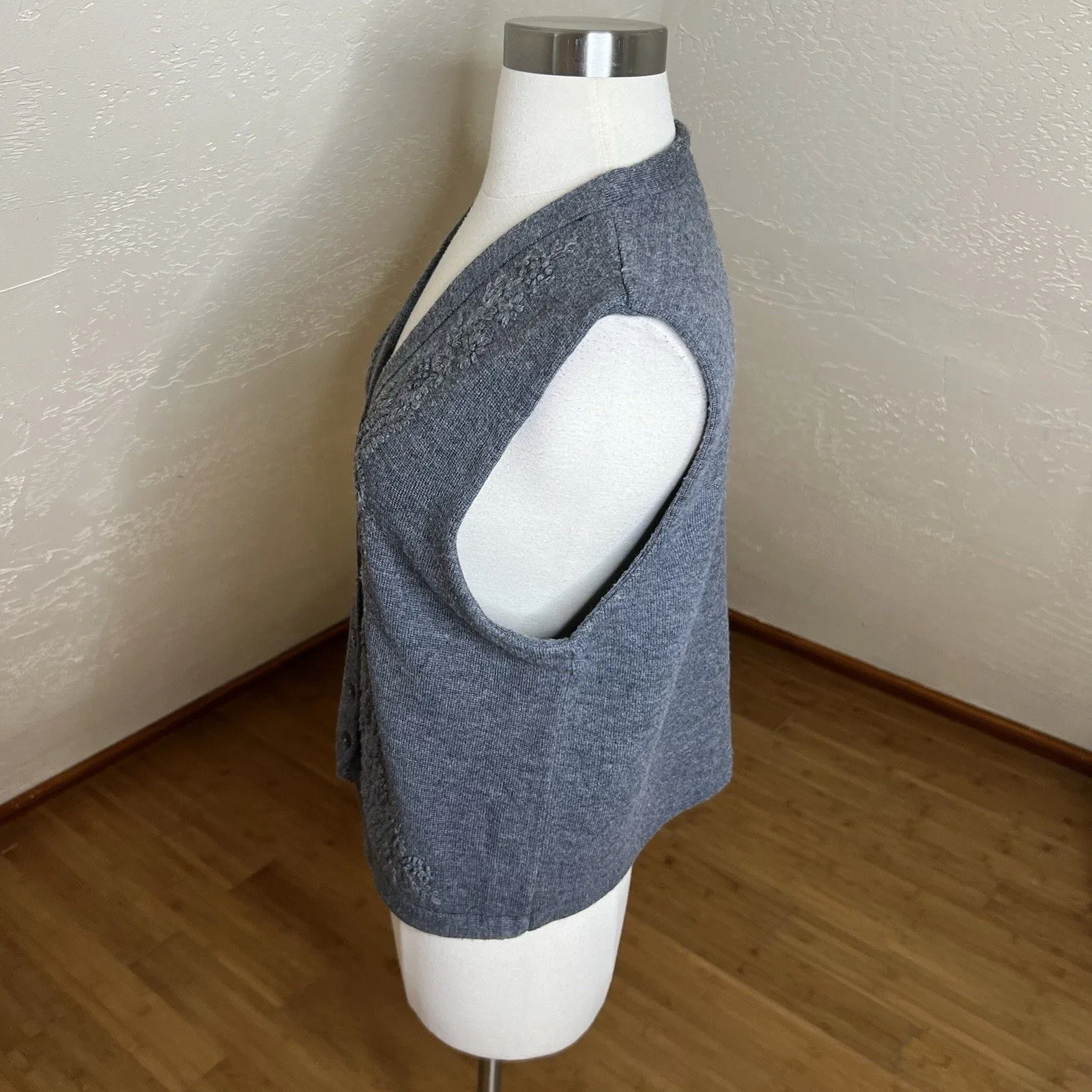 Vintage Rafaella Sweater Vest Size Medium Gray Merino Wool Floral Embroidery - Image 9