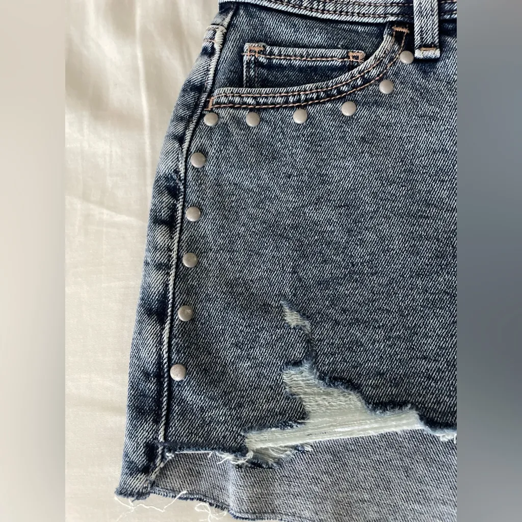 HOLLISTER Studded Acid Wash Button Fly Distressed High-Rise Shorts Y2K Size 25 - Image 4