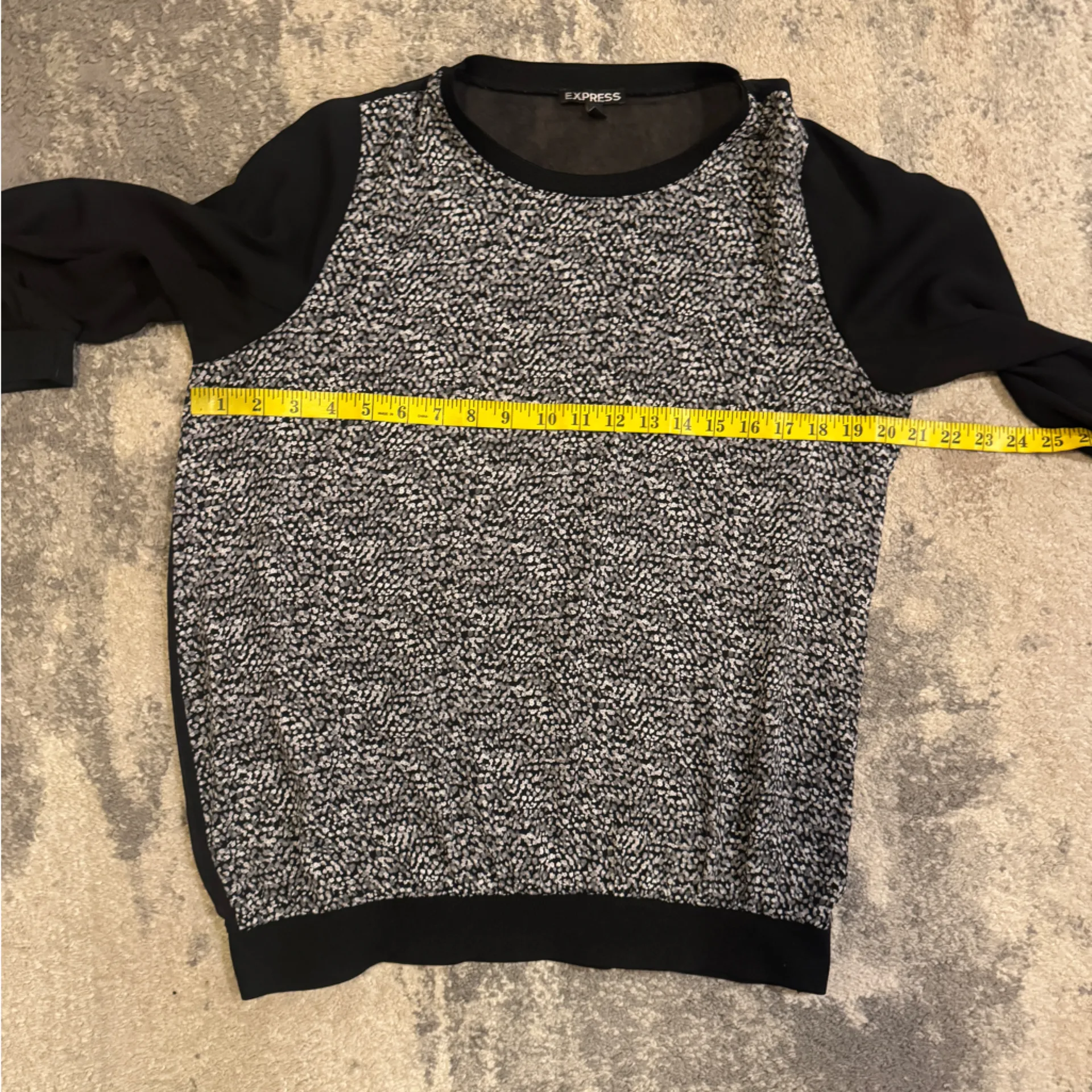 Express Monochrome Patterned Blouse - Image 6