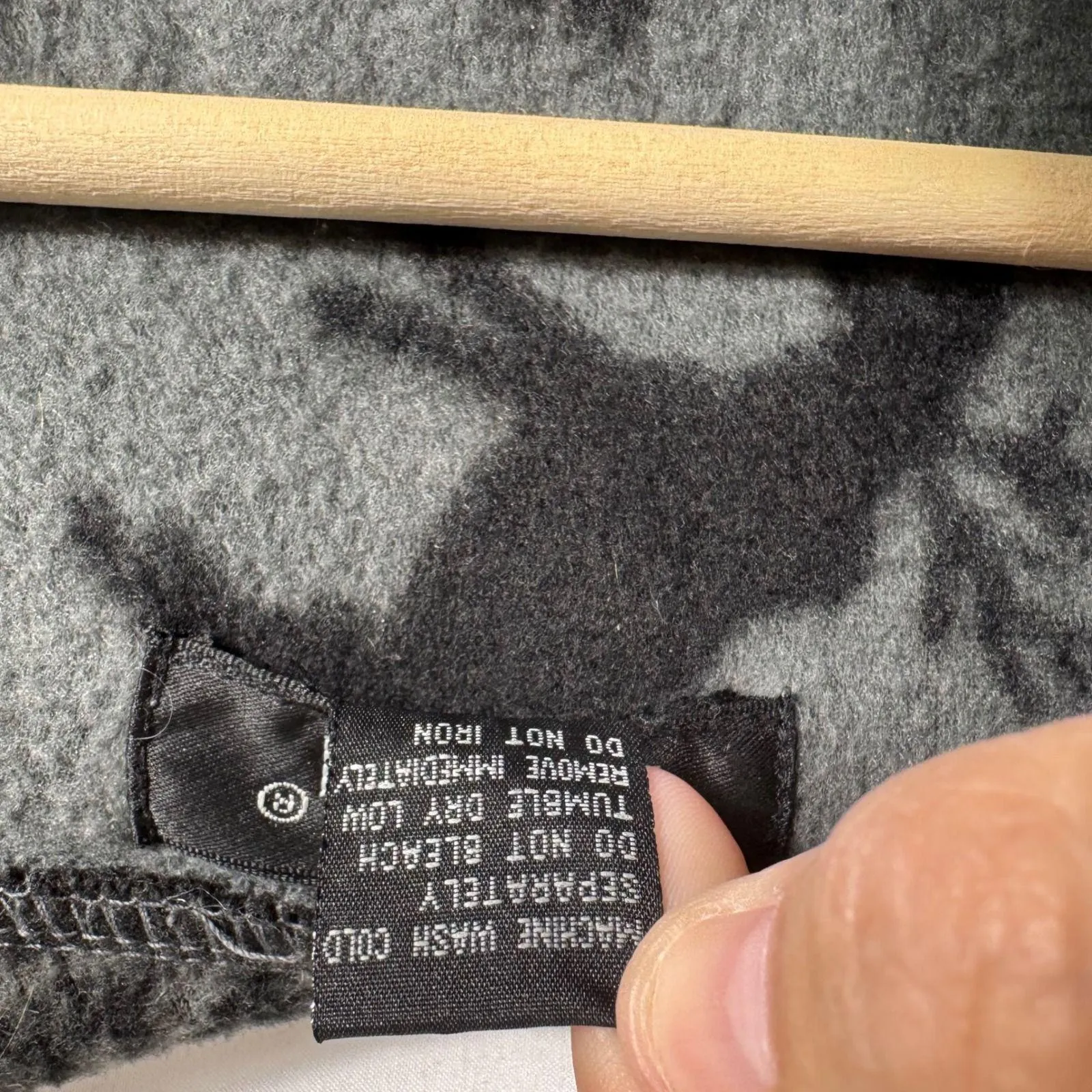 LAVON Gray Fleece Hooded Vest Moose Christmas Tree Print Size L - Image 3