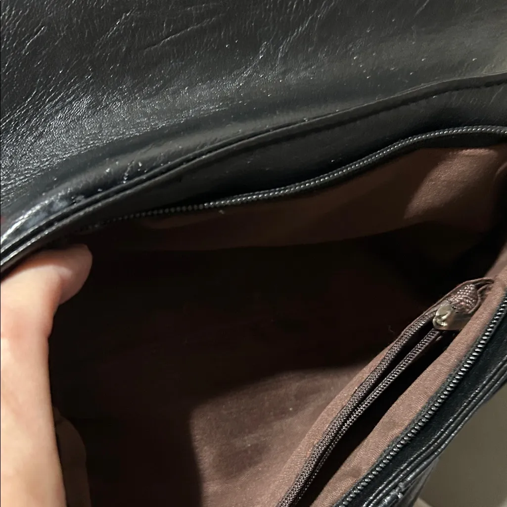 Elegant Black Textured Women's Crossbody Bag EUC - Image 5