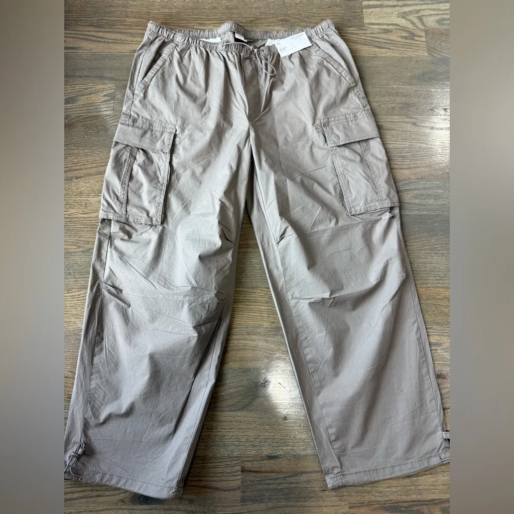 JCPenney Women's Light Gray Cargo Pants Size XL - Image 2