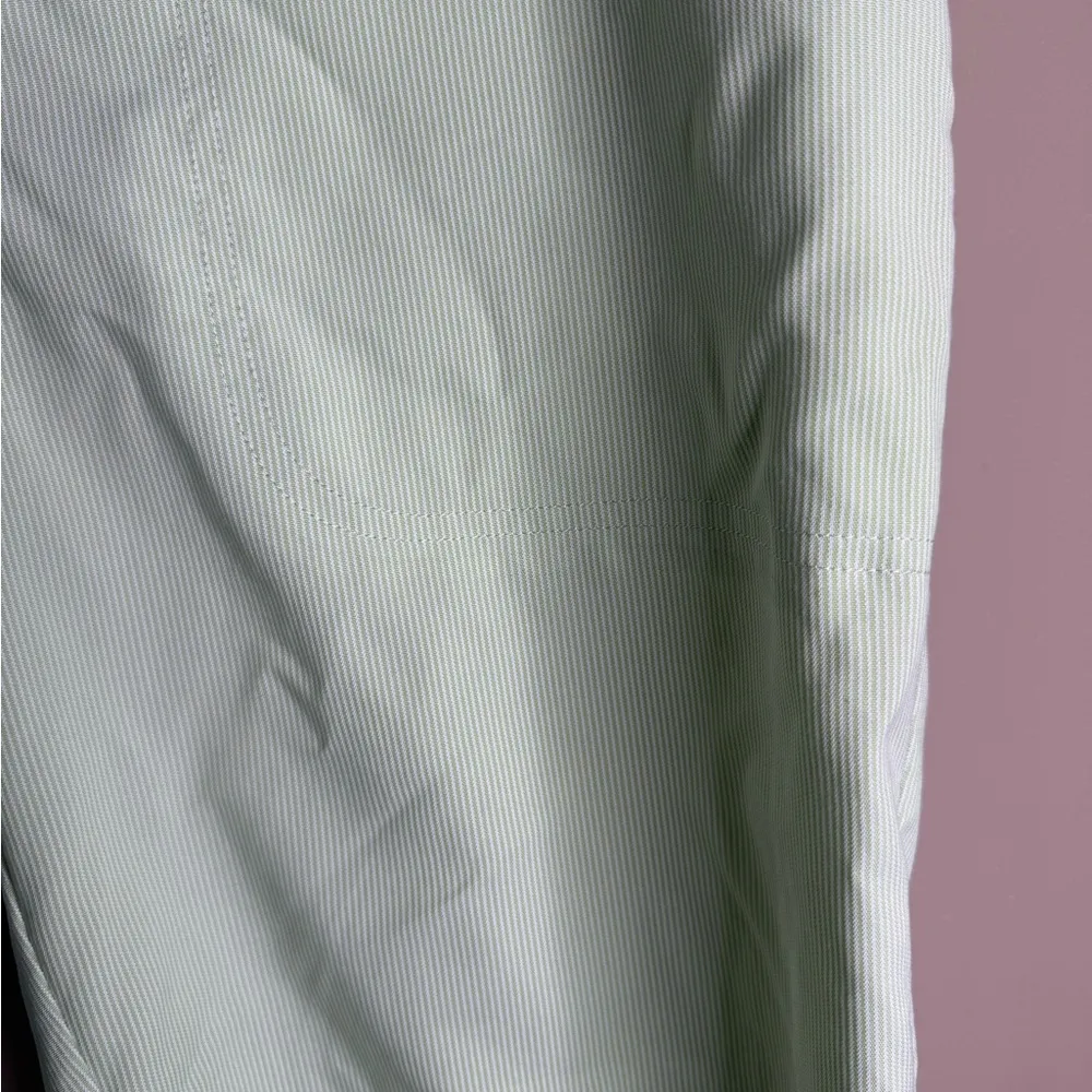 Women’s Peter Millar golf shorts size 8 - Image 5