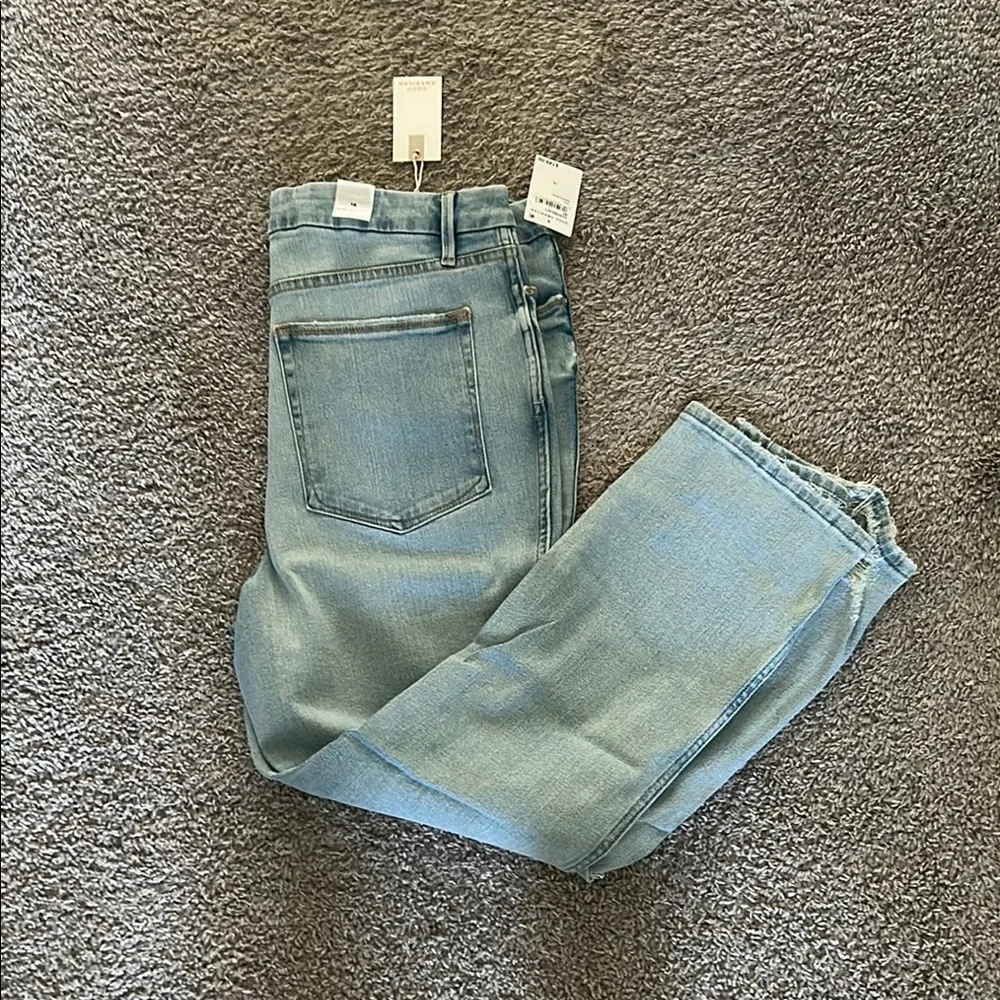 Good American Blue Ankle Cropped Jeans with Distressed Design - Image 8