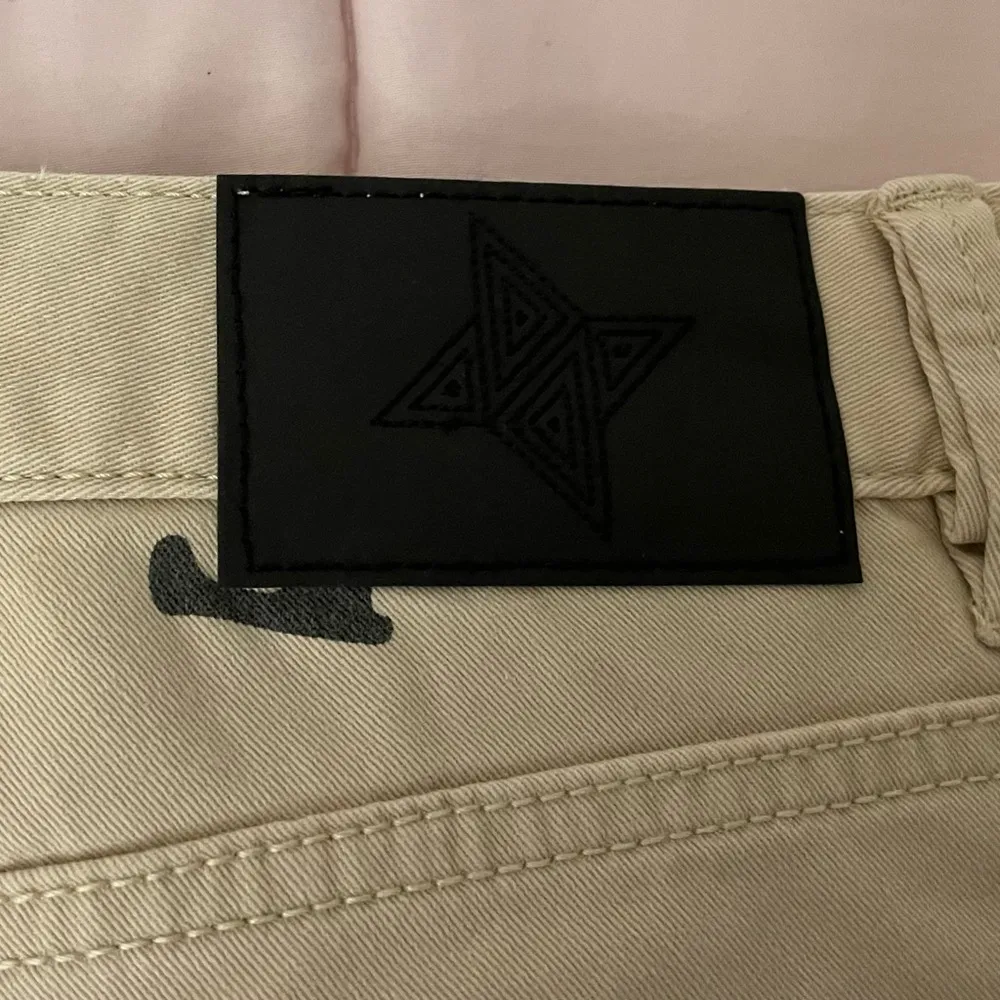 NWT BCBG Generation Jasper Novelty Alphabet letters Nude skinny jeans, size 23” - Image 9