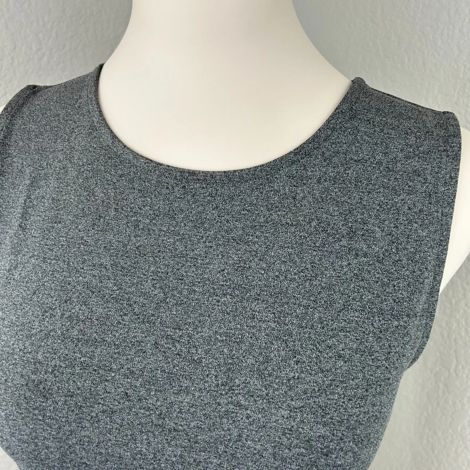 Yogalicious Pure Cloud Nicki Muscle Cropped Tank Top Stretch Black Women's M - Image 2