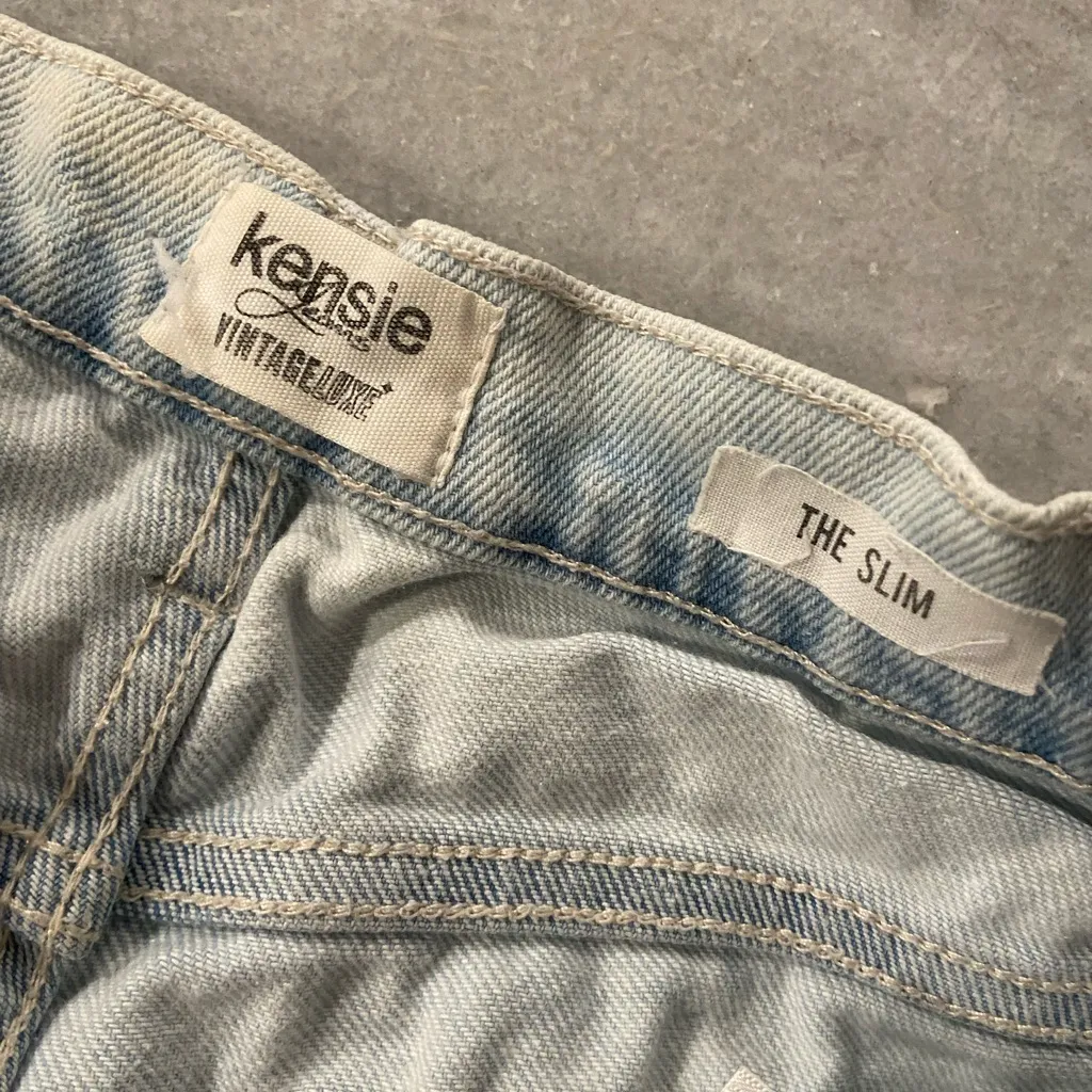 Kensie Size 4 Straight Leg High Rise Slim Fit Light Wash Raw Hem Denim Jeans - Image 12