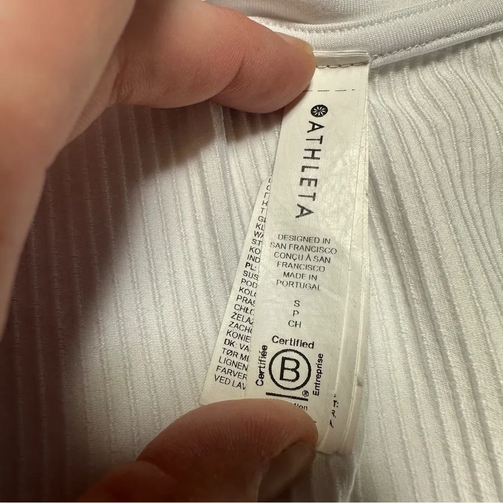 Renew White Vneck Ribbed Short Sleeve Athletic Shirt Top small - Image 4