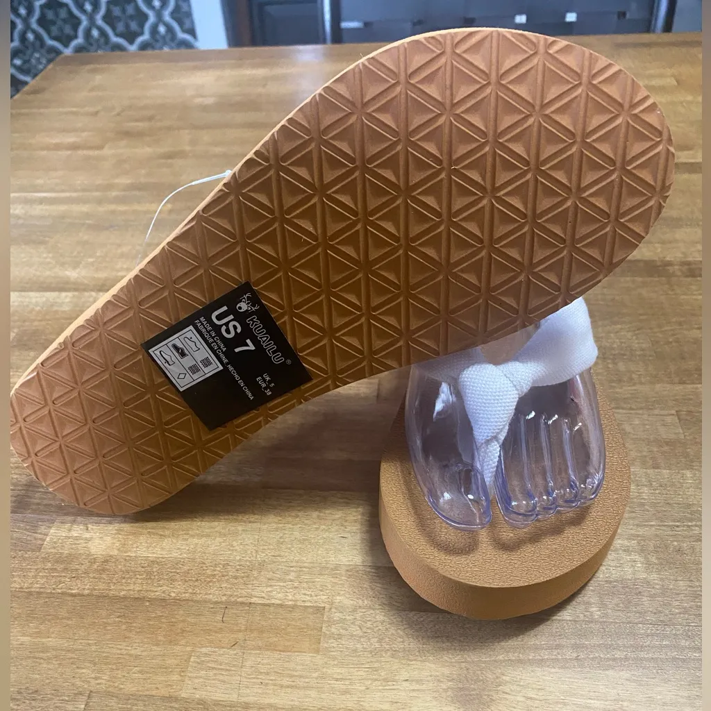 KuaiLu Women's White and Tan Sandals Size 7 - Image 4