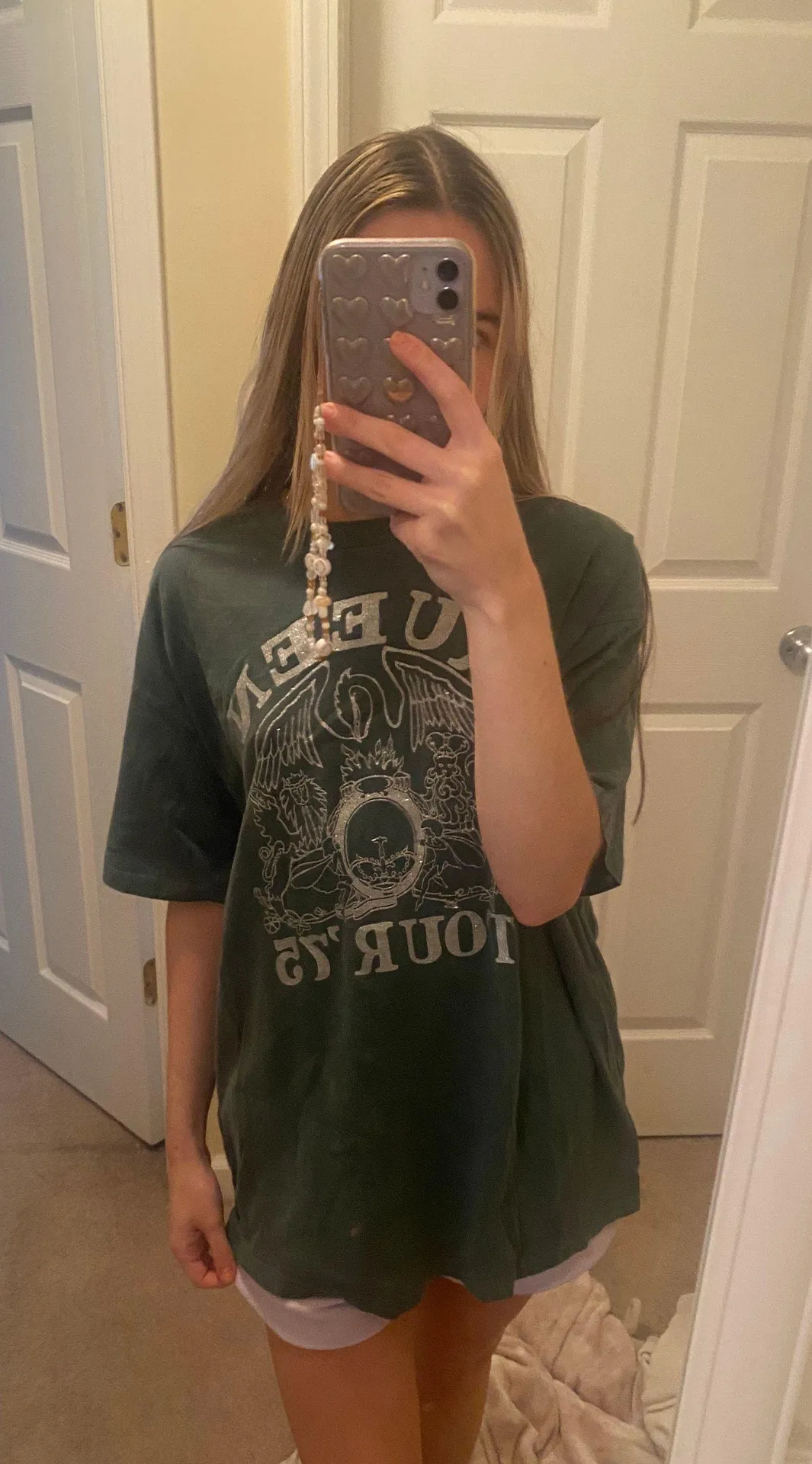 American Eagle Queen Tour Band / Graphic Tee - Image 2