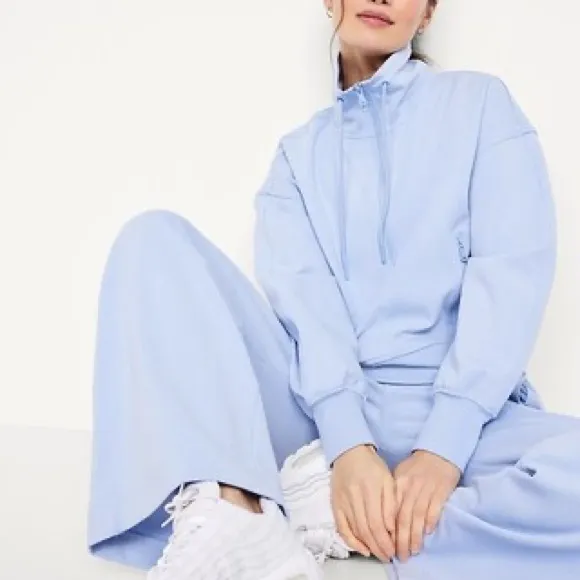 Old Navy Women's Sky Blue Half-Zip Hoodie - Image 7