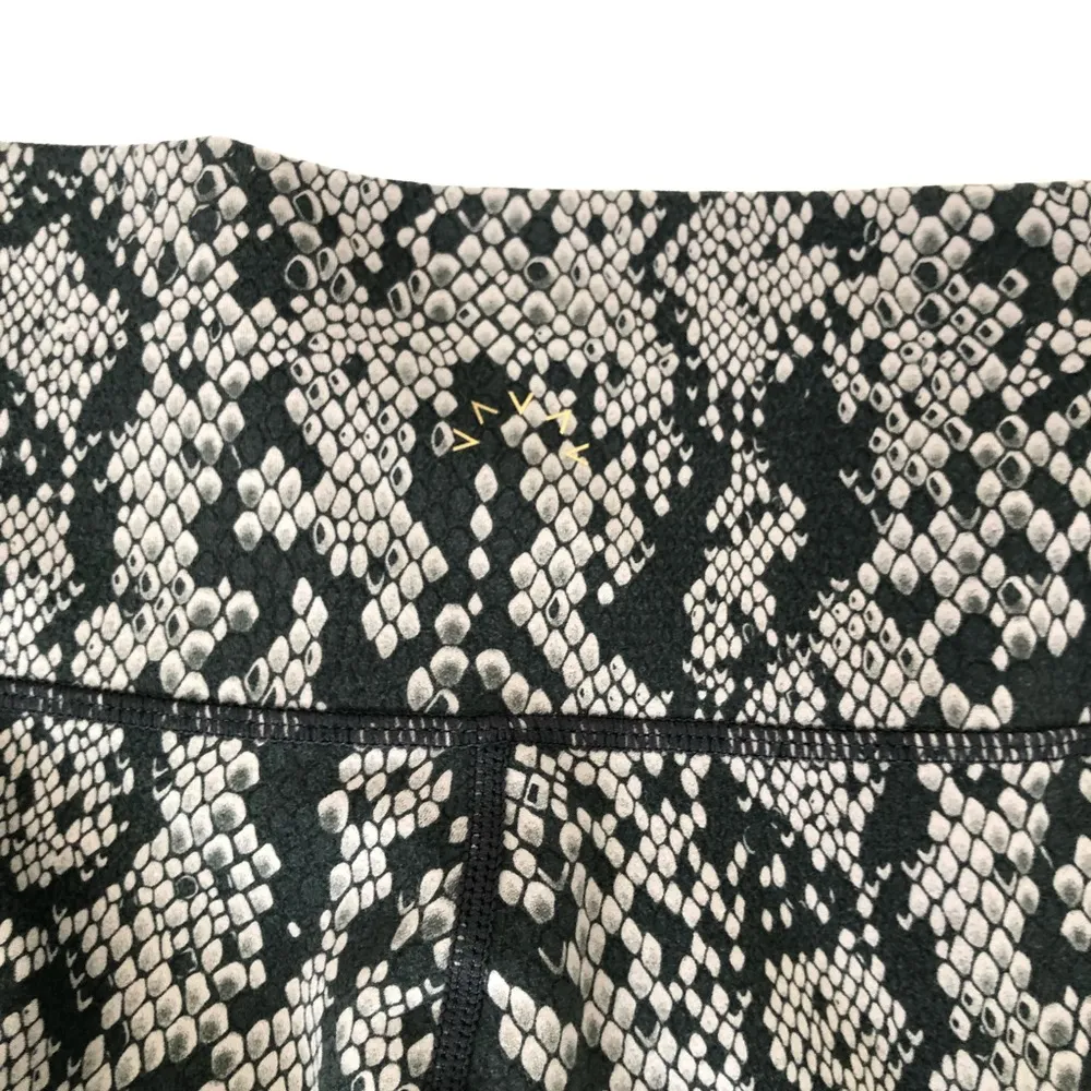 Varley x revolve Century 2.0 Legging in Tile Snake Sz small - Image 5
