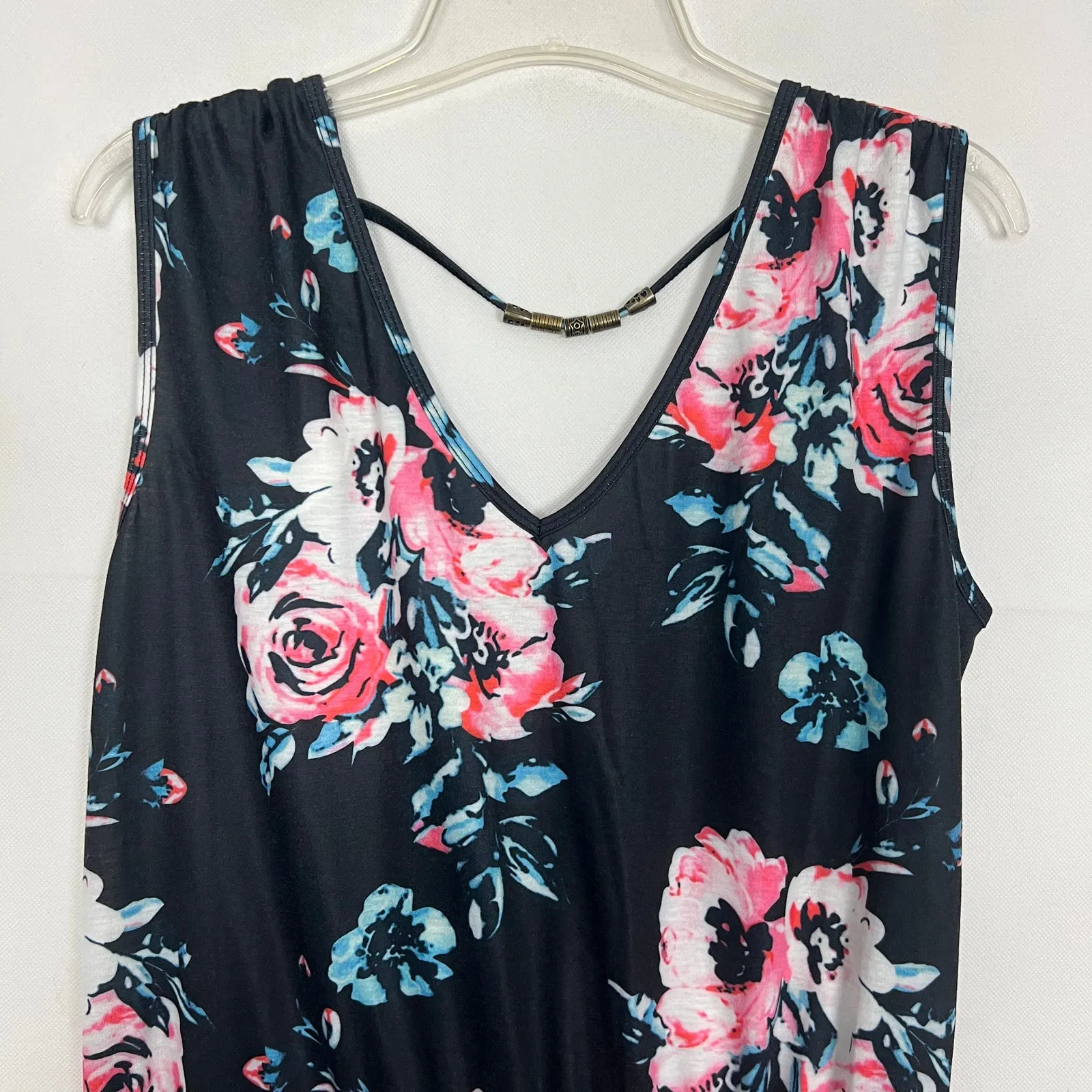 Hount Floral Sleeveless V - Image 2