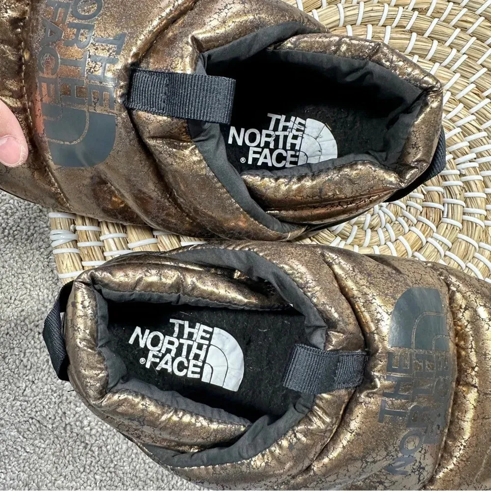 The North Face Women’s Nuptse Mule Slippers 75% Goose Down Gold Black Size 6 - Image 5