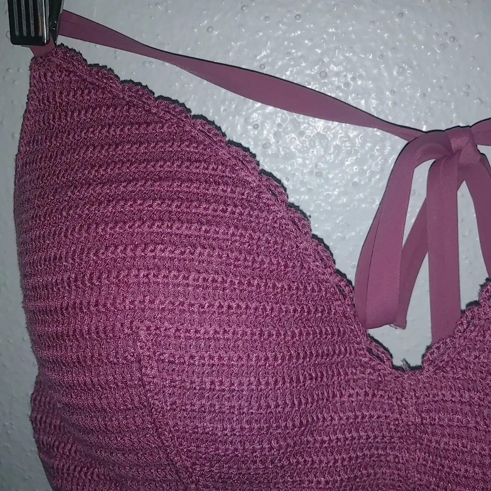 Shade & Shore 36C Crocheted Pink Bikini Swim Top - Image 2