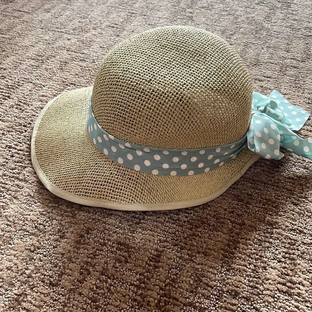 Sun Hat. 💯 Carta. Like new. Natural color. Polka dot ribbon. One size. - Image 8