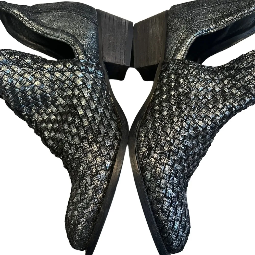 Very Volatile Malone Pewter Metallic Booties 6.5 - Image 6