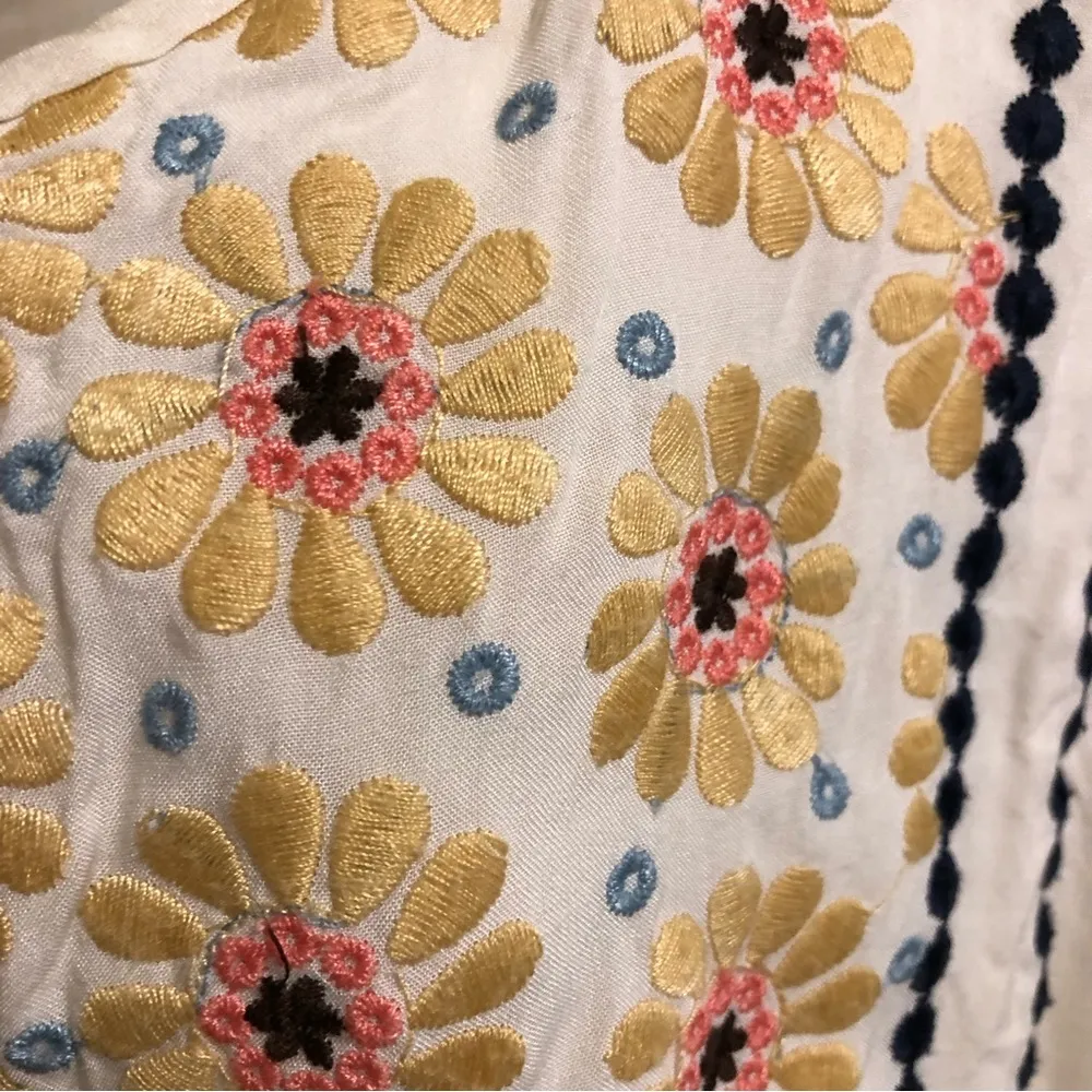 Anthropologie Comme Toi embroidered peasant top M - Image 4