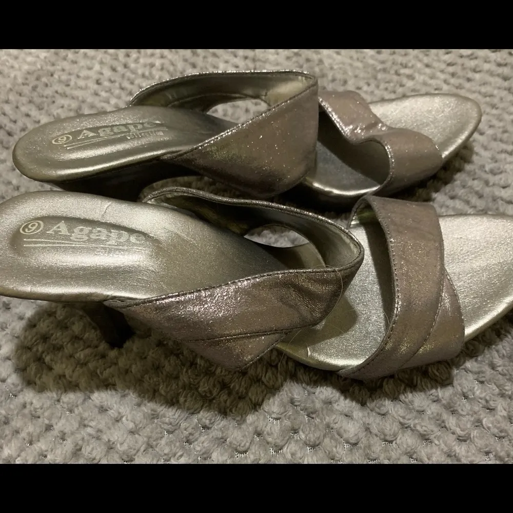 Pretty pewter slides, 2 straps, 3" heels Silver Size 9 - Image 2