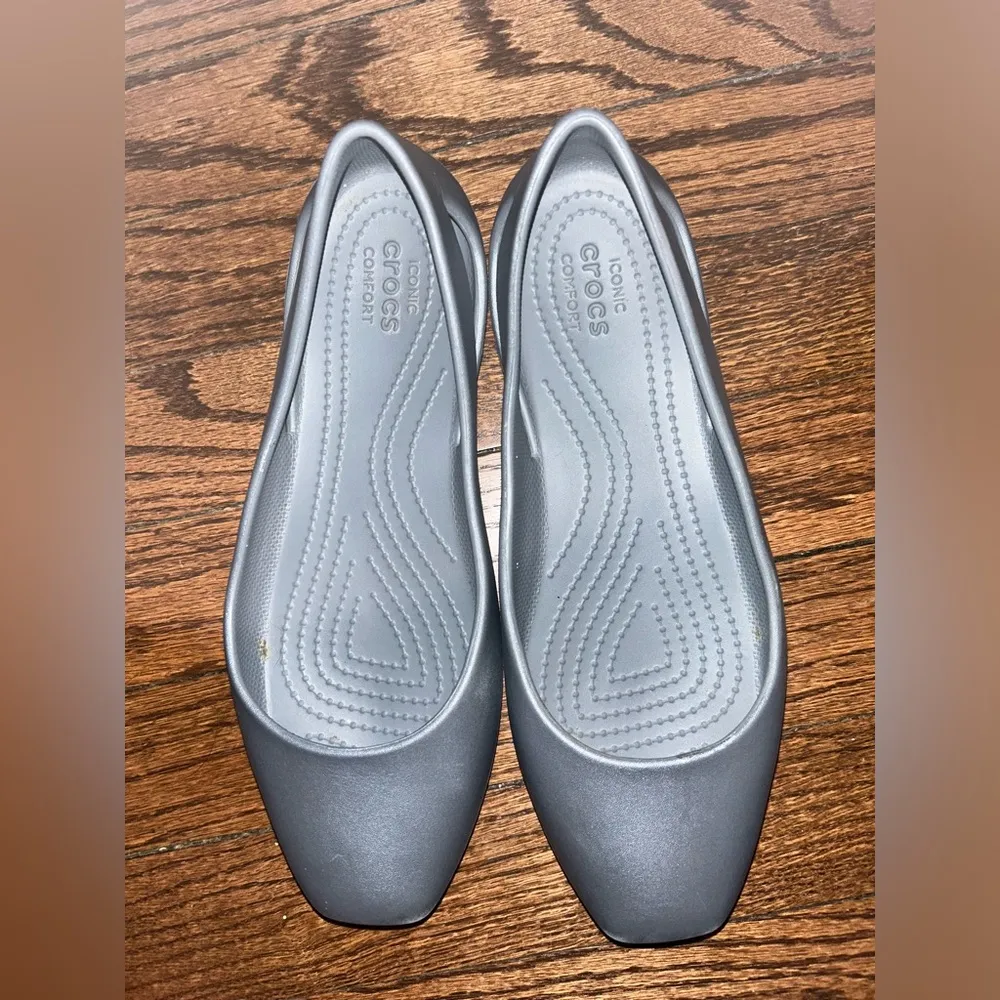 Crocs Flats Size 6 Sloane gray Comfort Shoes - Image 2