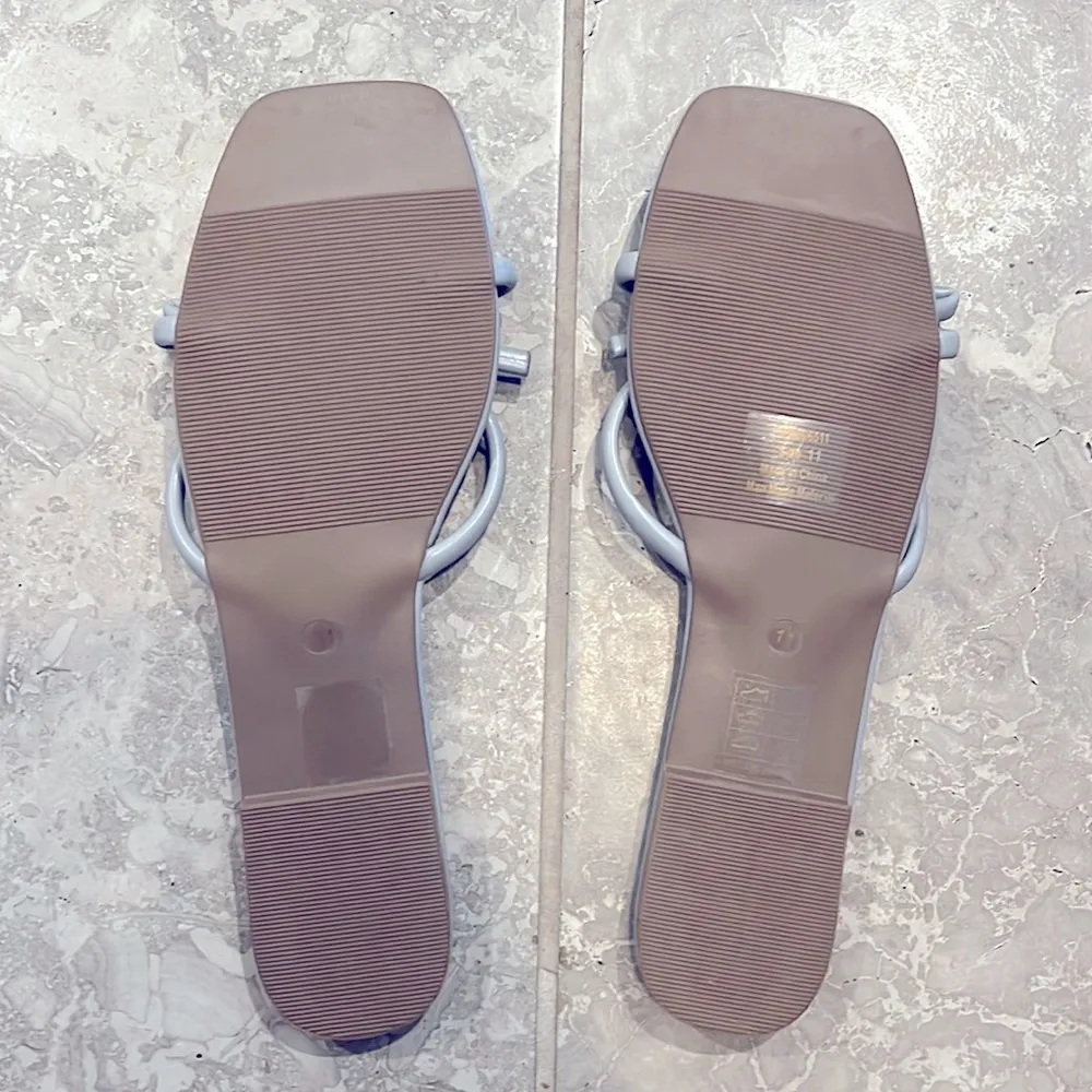 Journée Collection Sandals in Soma Blue, Size 11 New in Box w/Dust Bag - Image 3