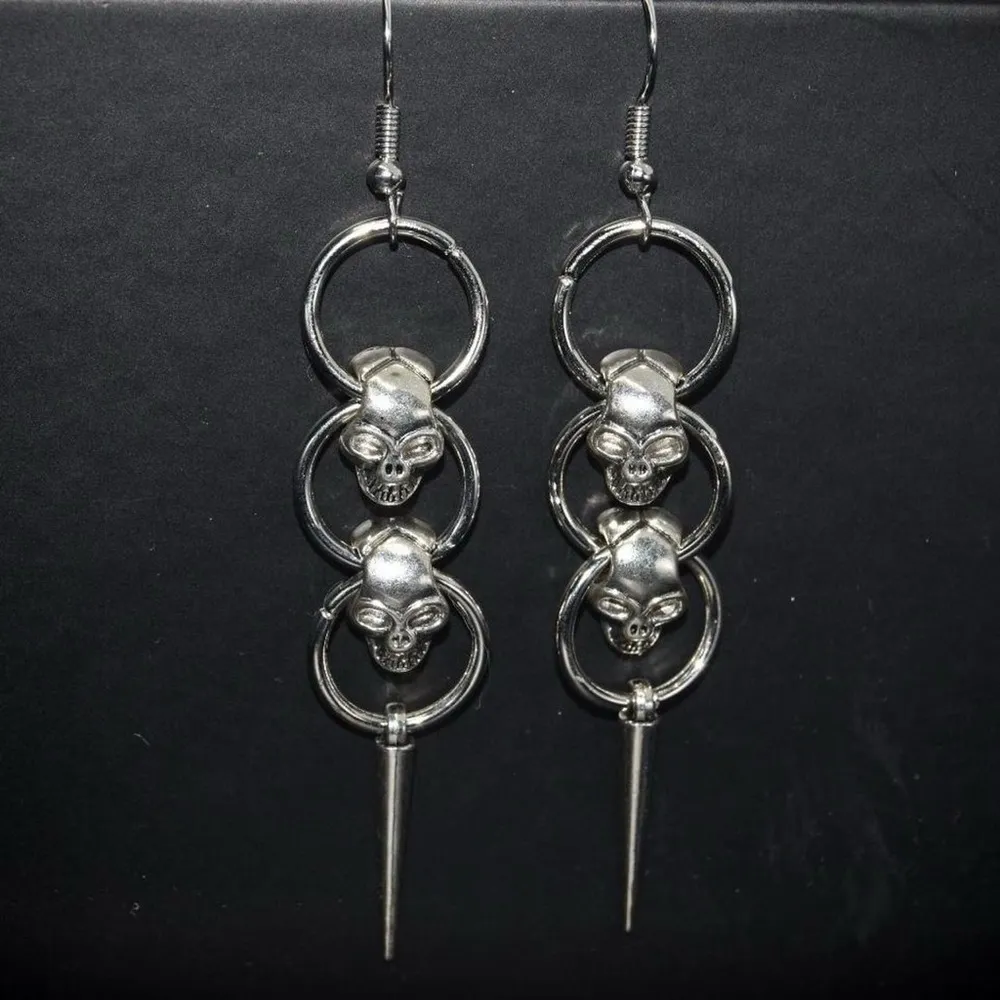 Punk Skull Spike Earrings Silver - Image 5