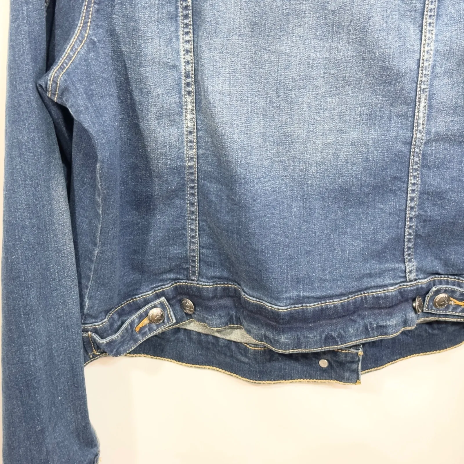 Torrid Plus Size 1X Denim Jacket Distressed‎ Blue Jean Jacket Stretch 1130 - Image 12