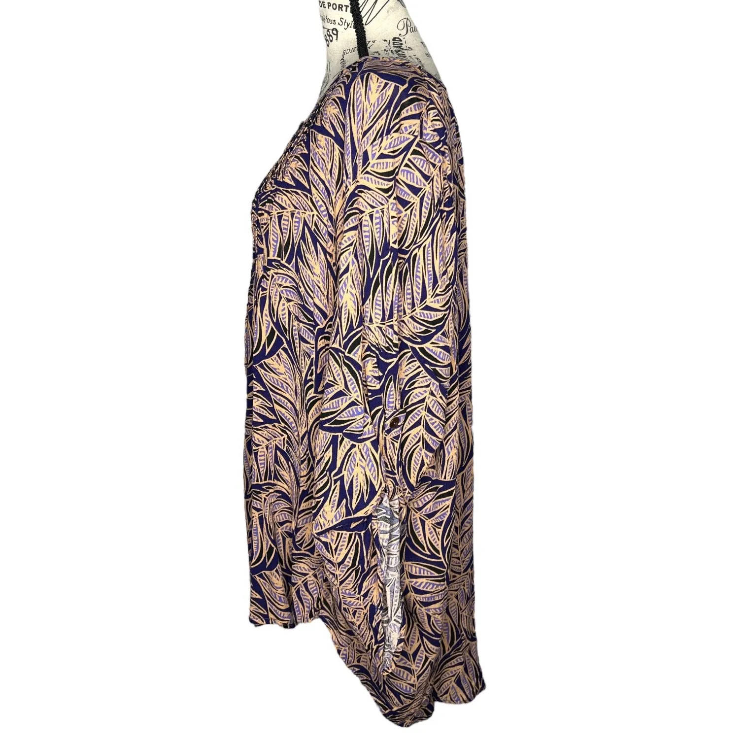 Avenue SIZE 26/28 Leaf Patterned Button Up Top Olivia Pintuck Shirt Blouse - Image 2