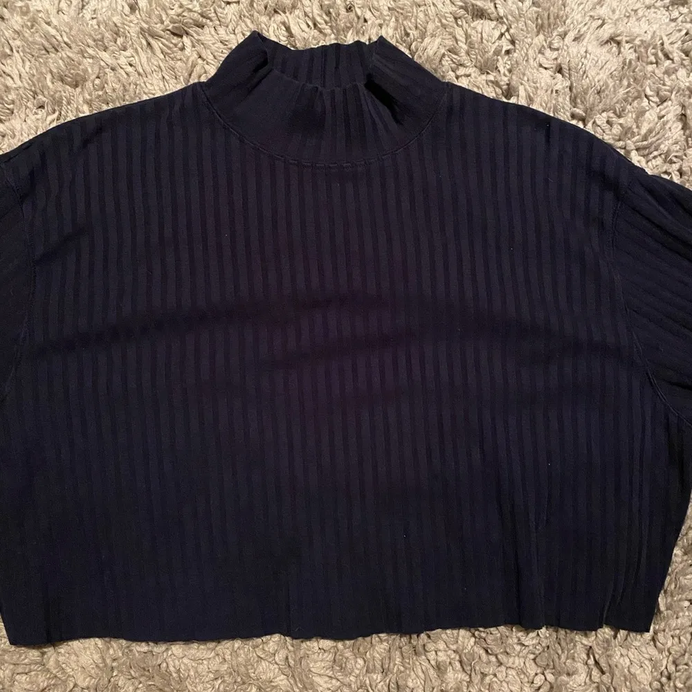 cropped mock neck long sleeve Size L - Image 4