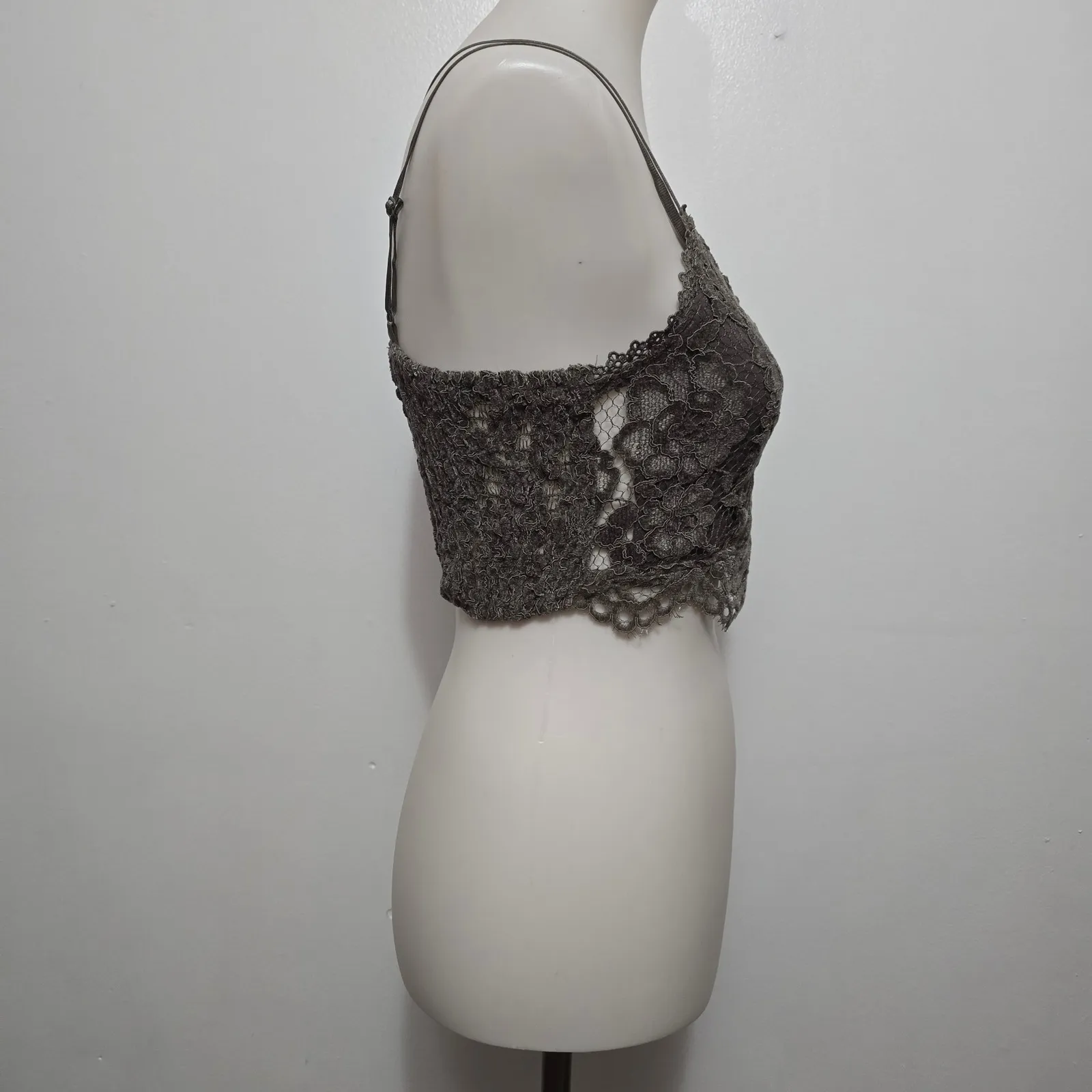 Buckle Willow & Root Grey Lace Cami Crop Top Spaghetti Strap Lingerie Tank Sz M - Image 4
