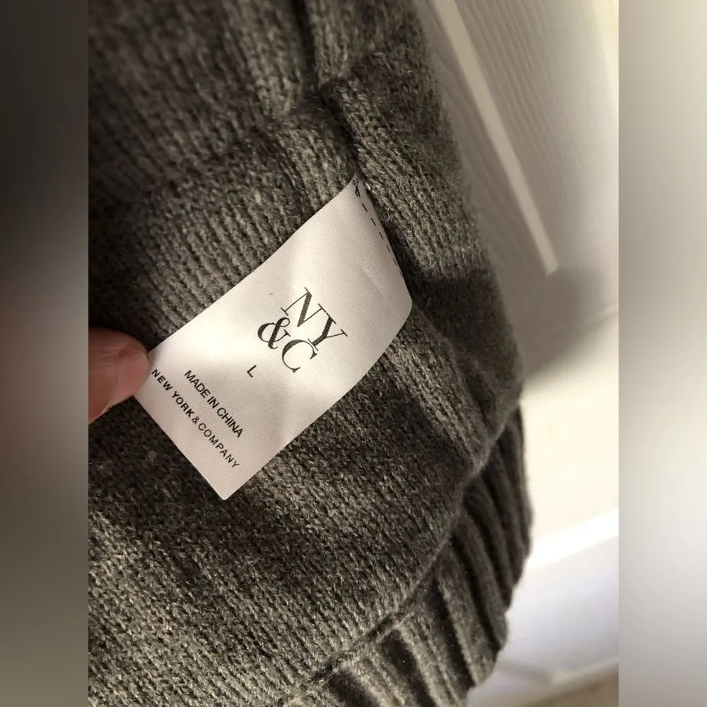 New with tag New York & company cable knit vest reversible, size large - Image 5