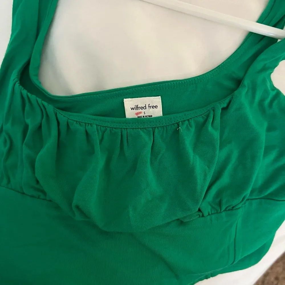 Aritzia Wilfred Free Orbit Tank in Alien Green - Image 4