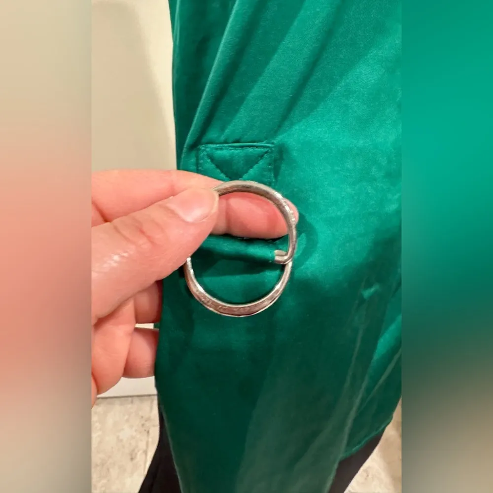 Dana Buchman Satin Emerald Green V Neck Metal Buttons & Metal Hooks Sleeve  Sz M - Image 7