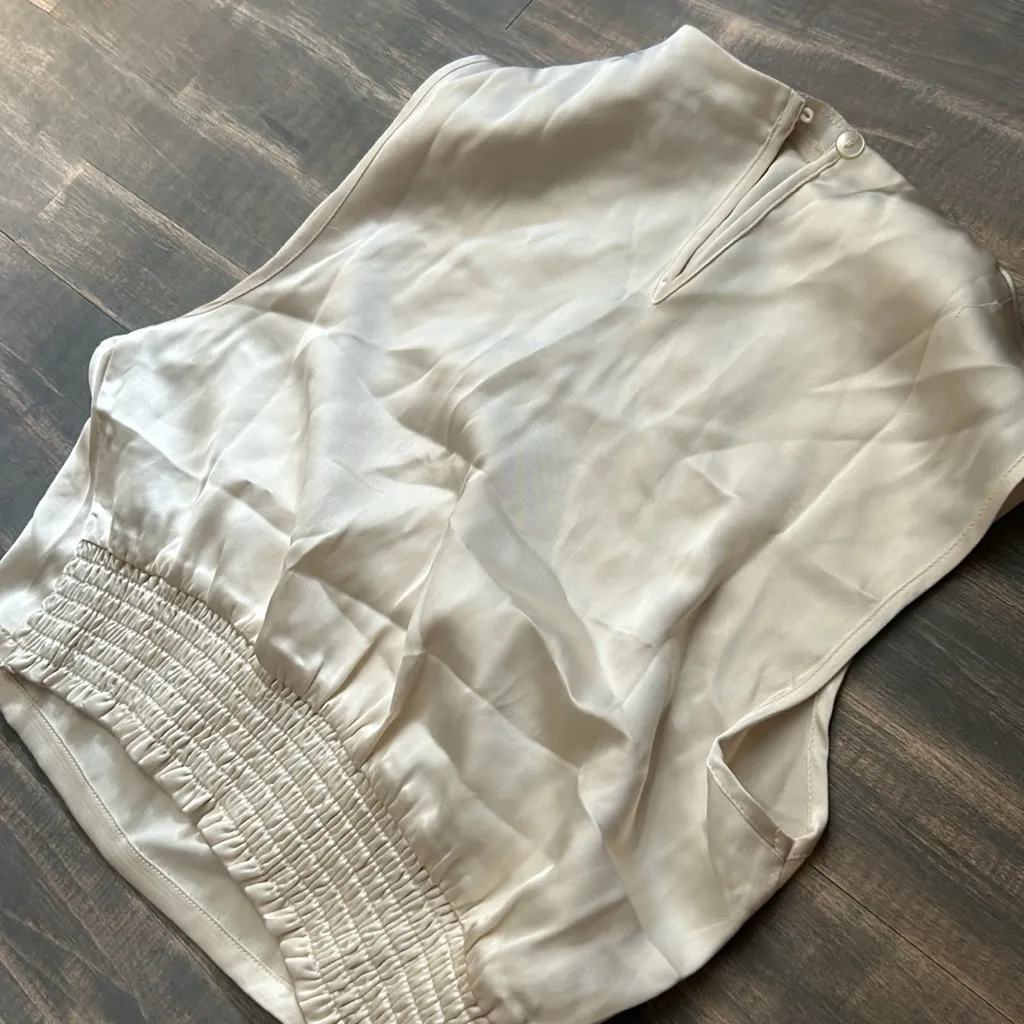 Sincerely Jules Creme Satin Blouse Size Small‎ - Image 5