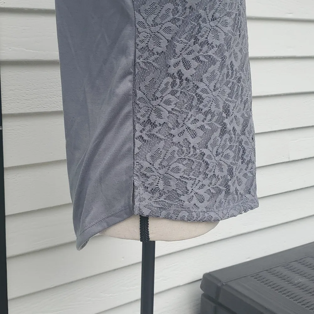 NWT No Boundaries Mixed Media Lace Front Long sleeve Henley - Image 5