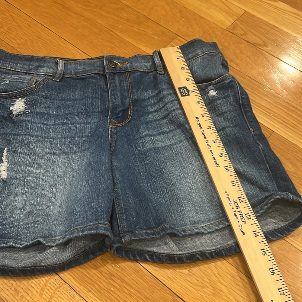 Old Navy  Boyfriend distressed jean shorts size 10 . - Image 7