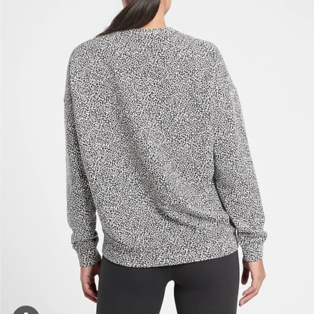 Athleta Studio To Street Crewneck Cheetah Print Sweater Size Small - Image 2
