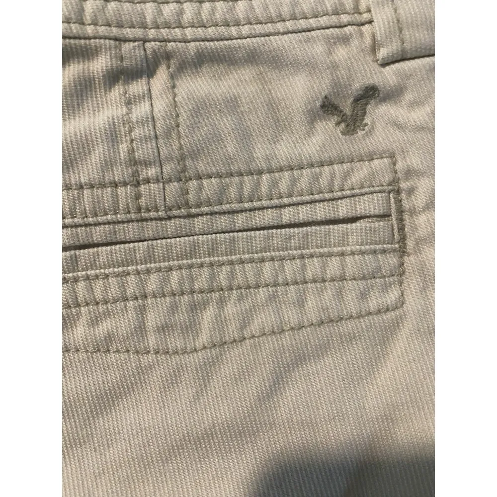 American Eagle Outfitters Tan Khaki Shorts, Size 4 Pre Owned EUC Summer - Image 4