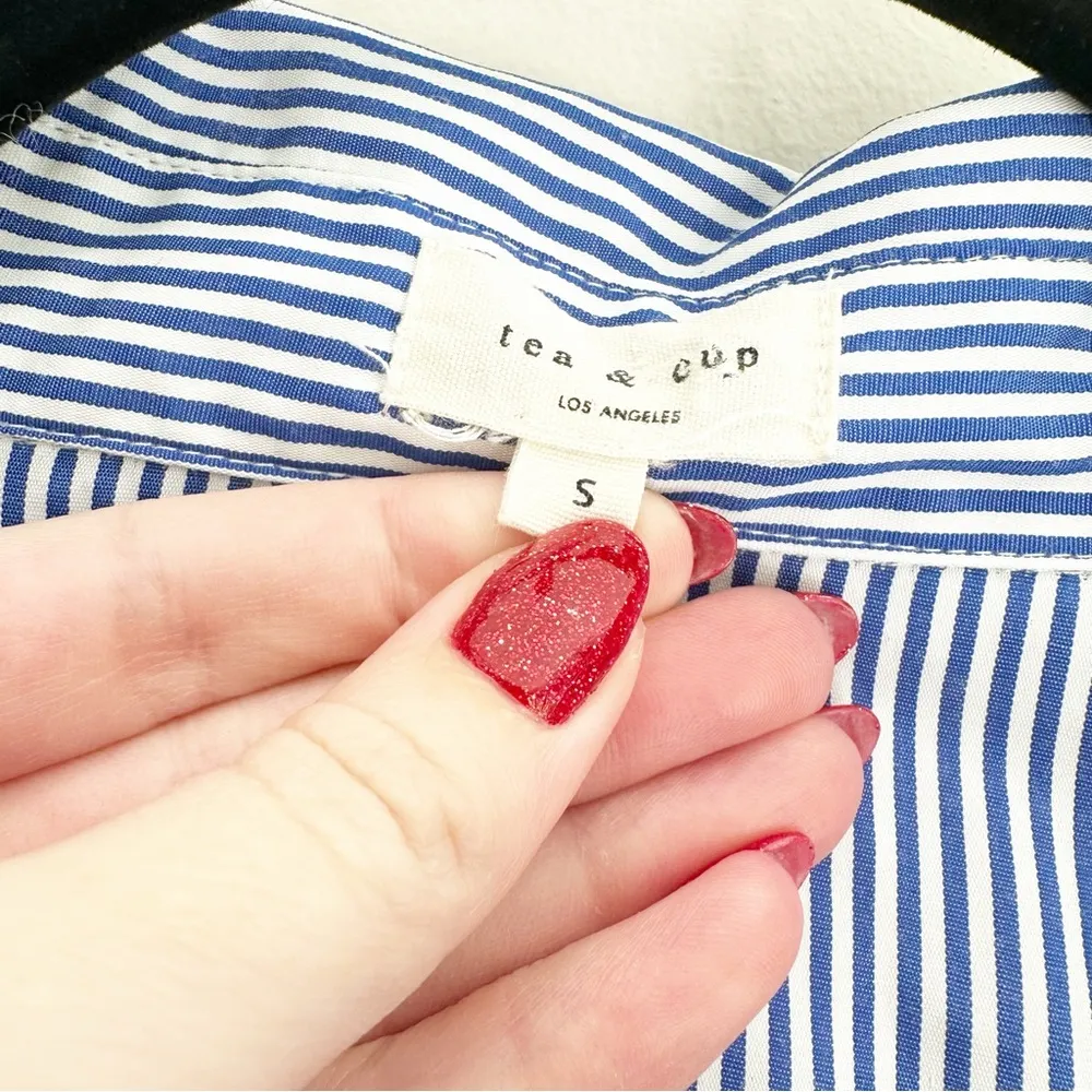 Tea & Cup Boutique Puff Sleeve Button Down Light Blue Pin Striped Shirt Size Small - Image 4