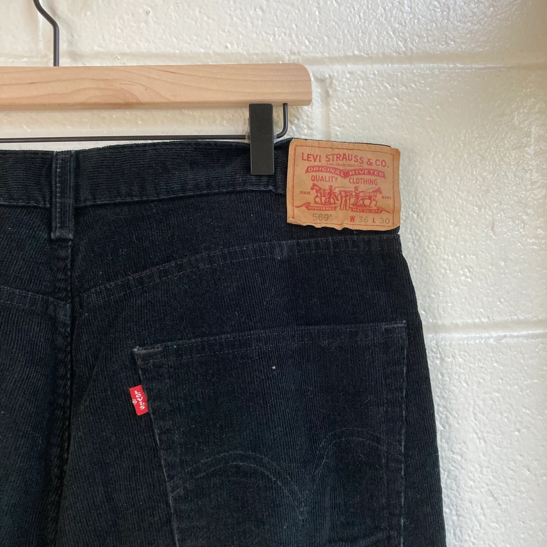 Levi’s 569 Loose Straight Corduroy Black Jeans 29 - Image 5