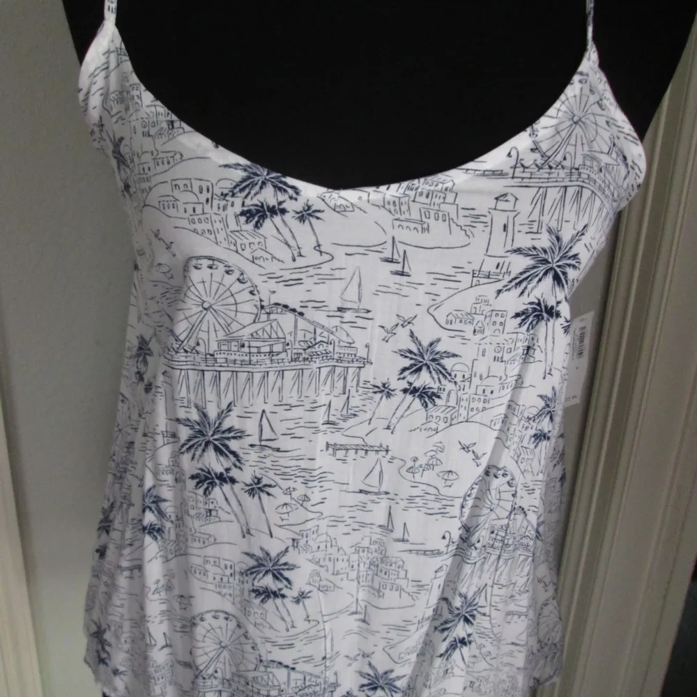 NWT - Old Navy Spaghetti Strap Top - Size Medium - Image 2