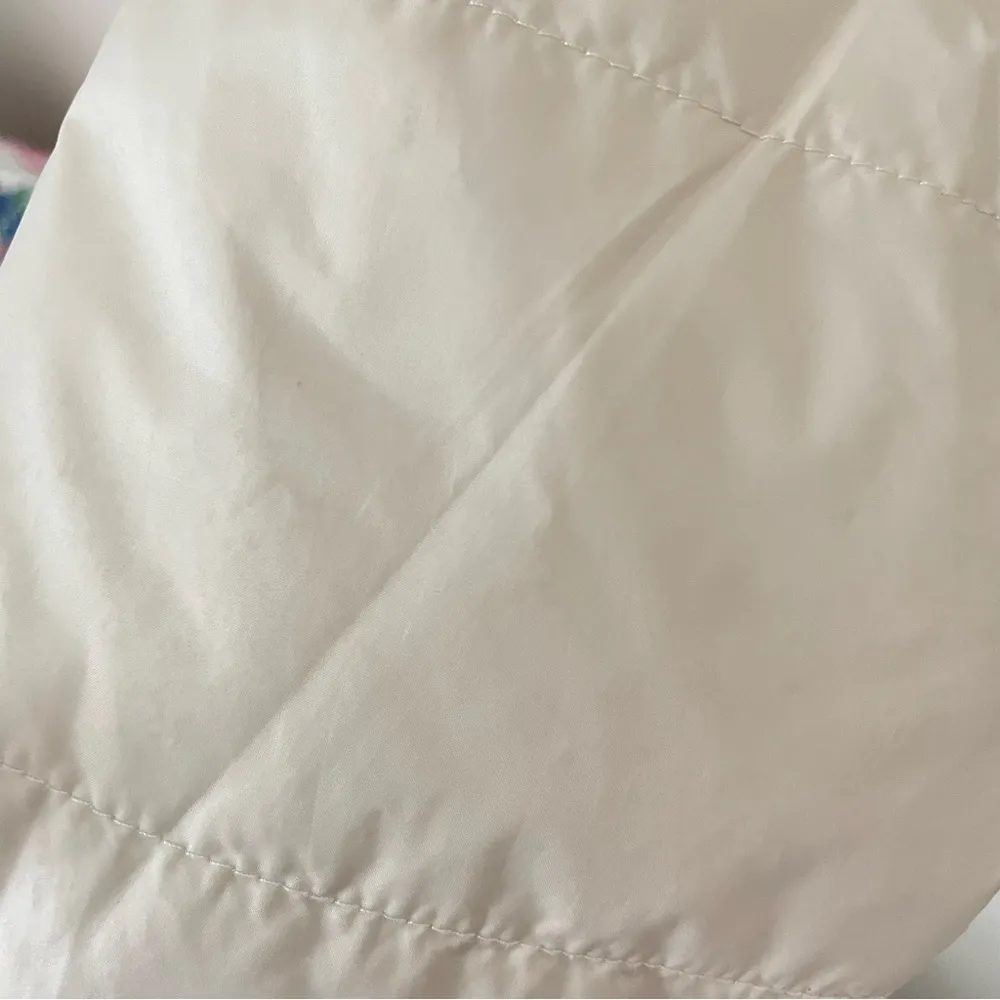 The North Face Monarch Quilted Puffer Jacket in Cream Women’s Medium - Image 10