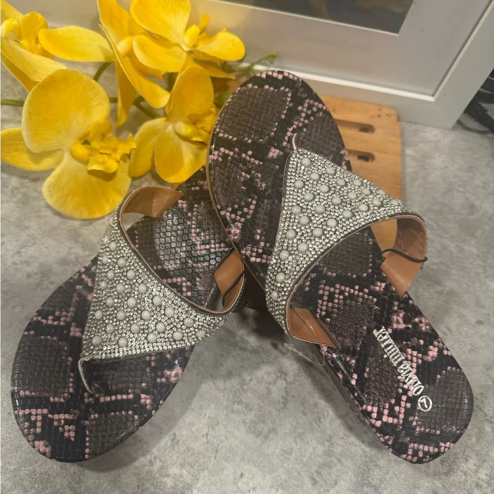 Olivia Miller Womens Thong wedge Sandals Shoes Size 7 snakeskin NEW - Image 2