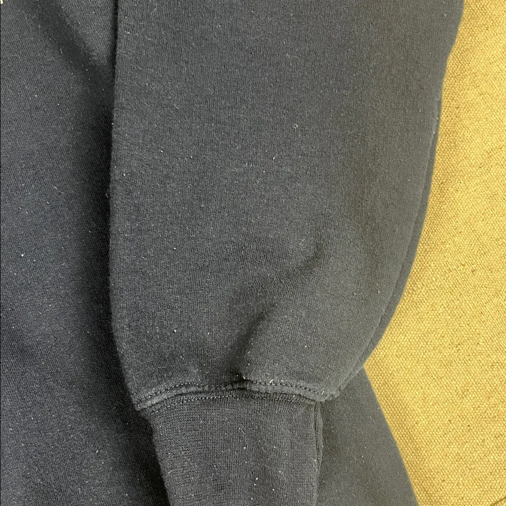 Yale Navy Blue women’s sweatshirt
Size: Medium - Image 3