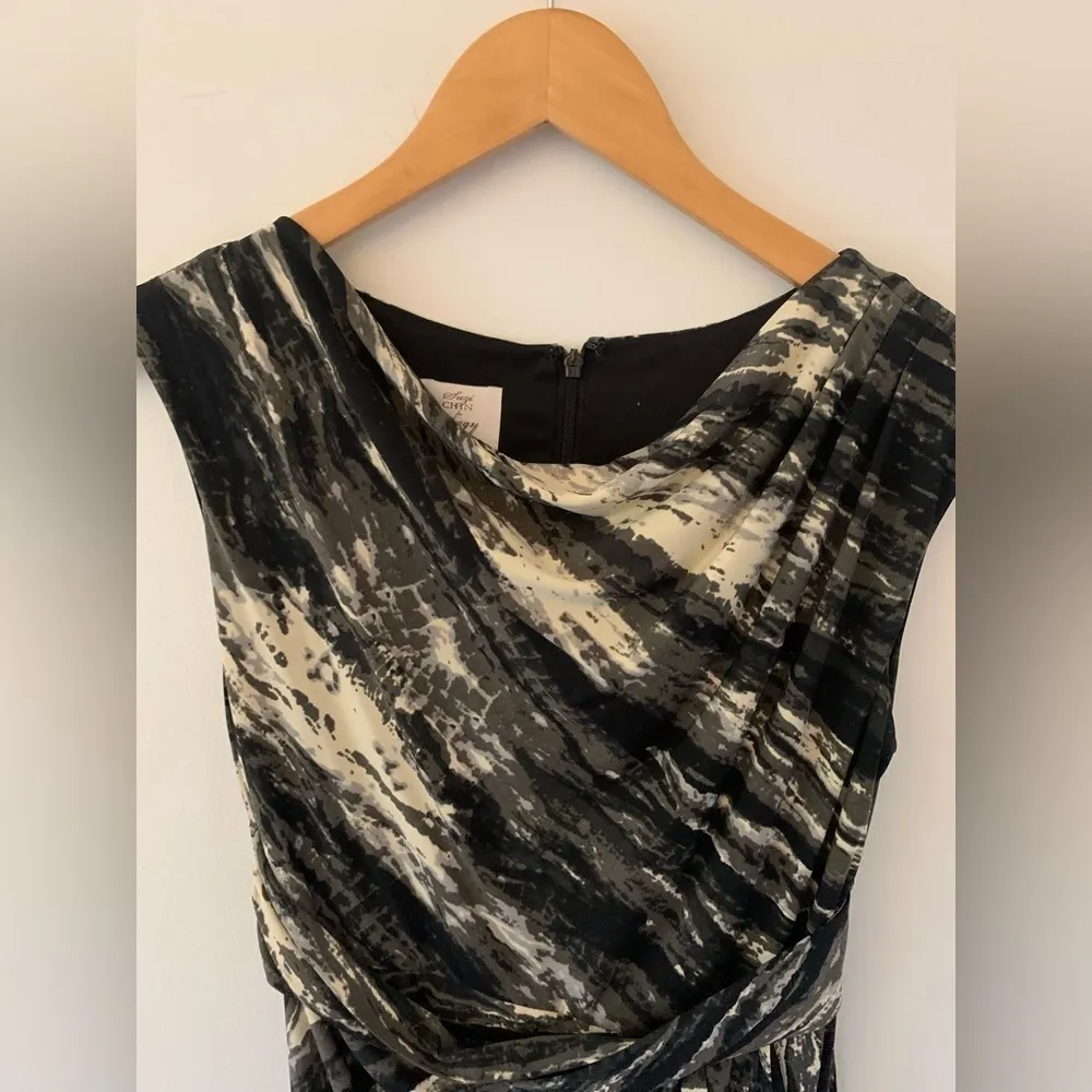 Black and White Abstract Print Sleeveless Gathered Waist Dress 6P - Image 4