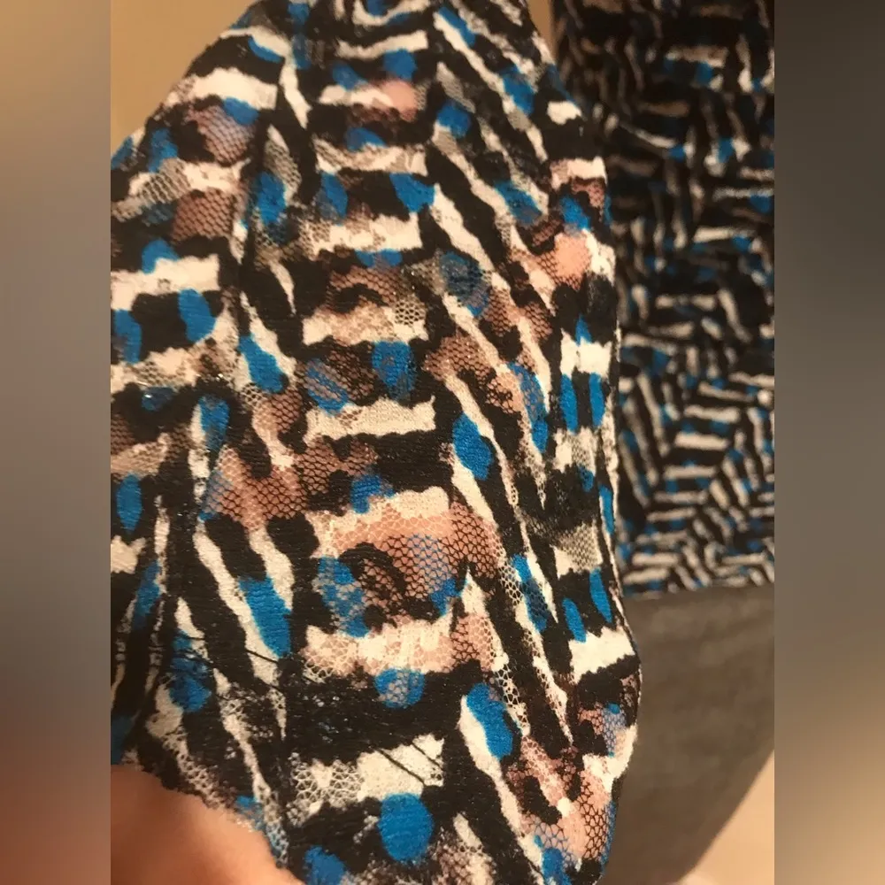 Worthington blue, black, white body con blouse sleeves are sheer  size M - Image 5