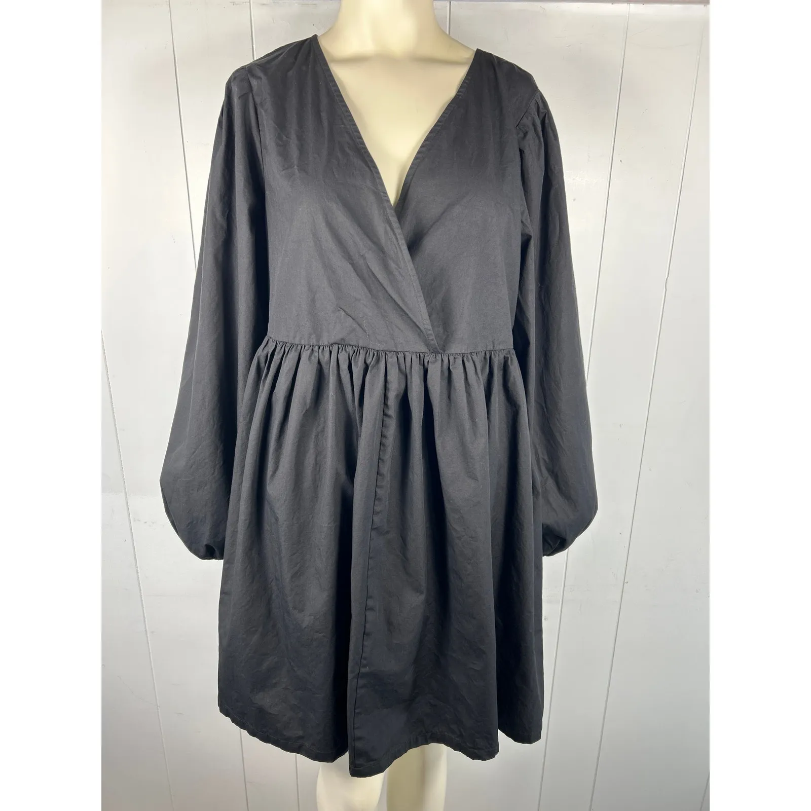 ASOS DESIGN Curve cotton v-neck mini smock dress in black Size 8 - Image 2