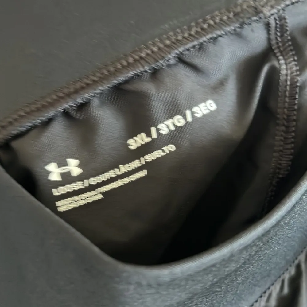 Under Armour Women's Woven Training Short Black Unlined 3XL - Image 4